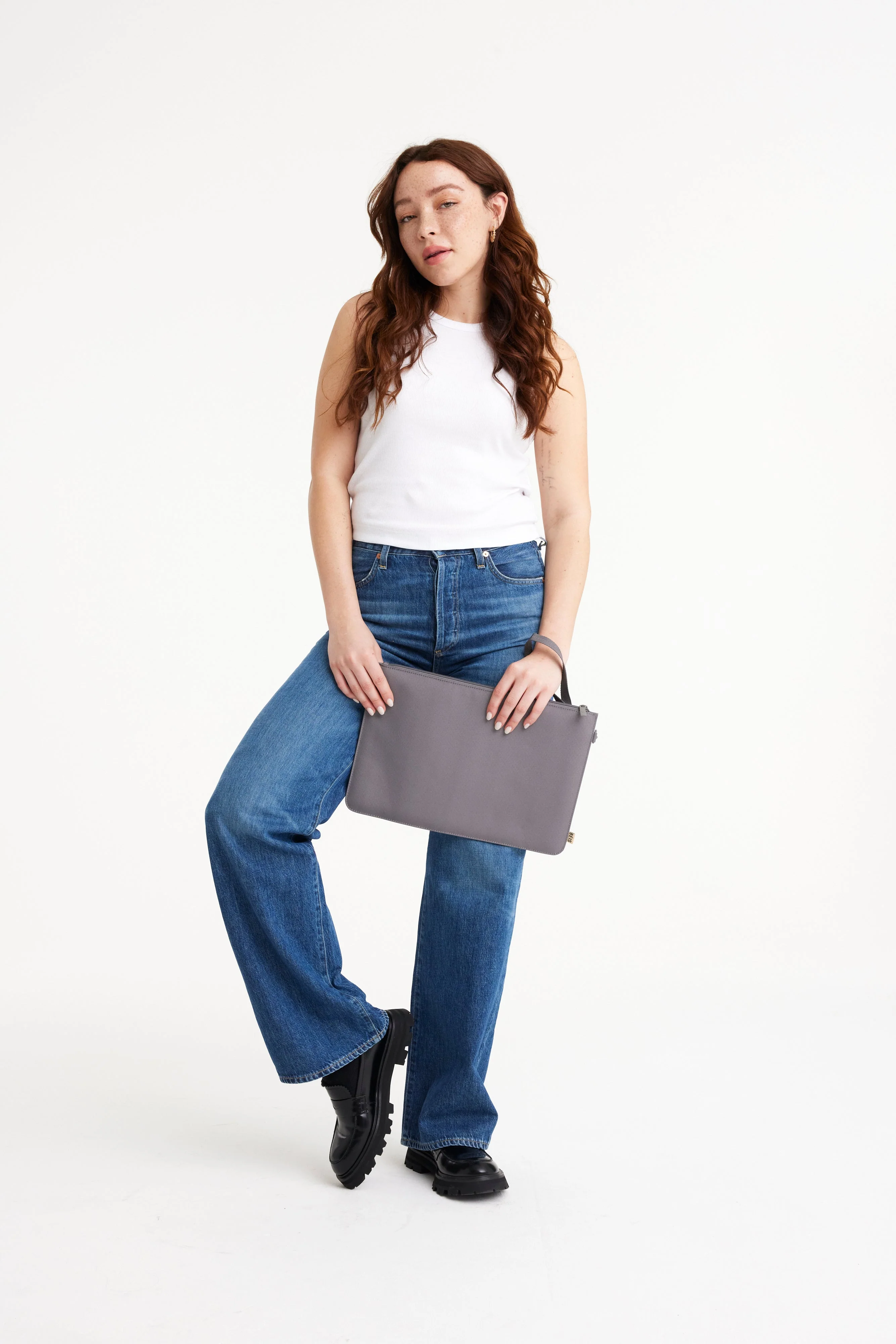The BÉISics Laptop Pouch in Grey - Image 5